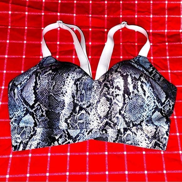 VS on point love cloud bra, size S-DD - Picture 1 of 3
